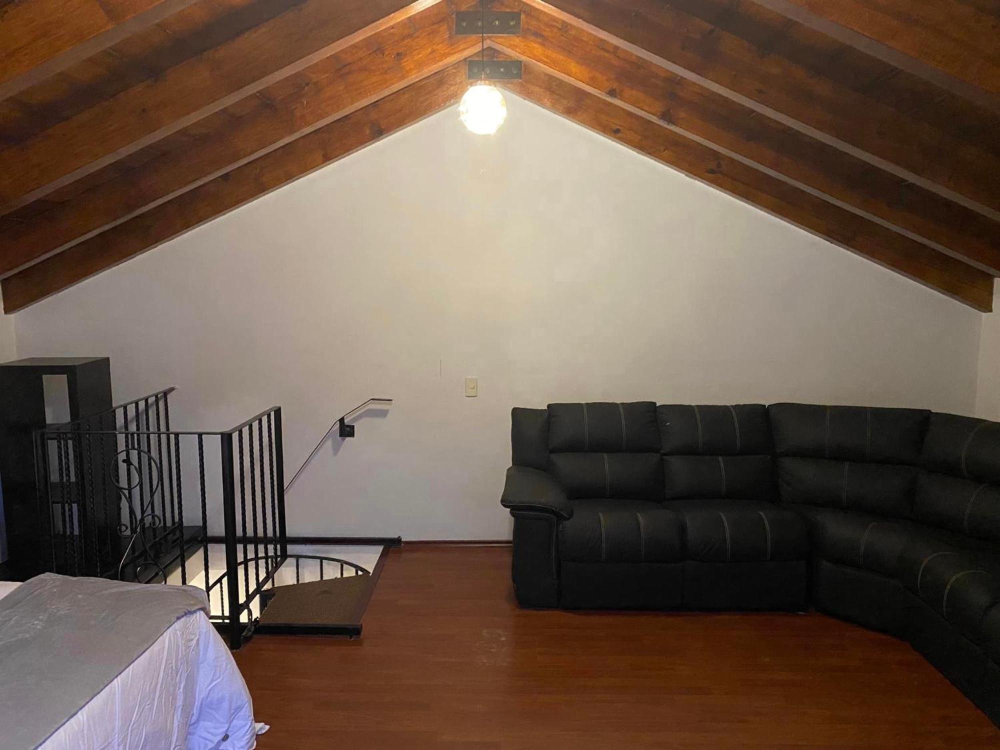 Tipo Cabana, Rodeado De Bosque